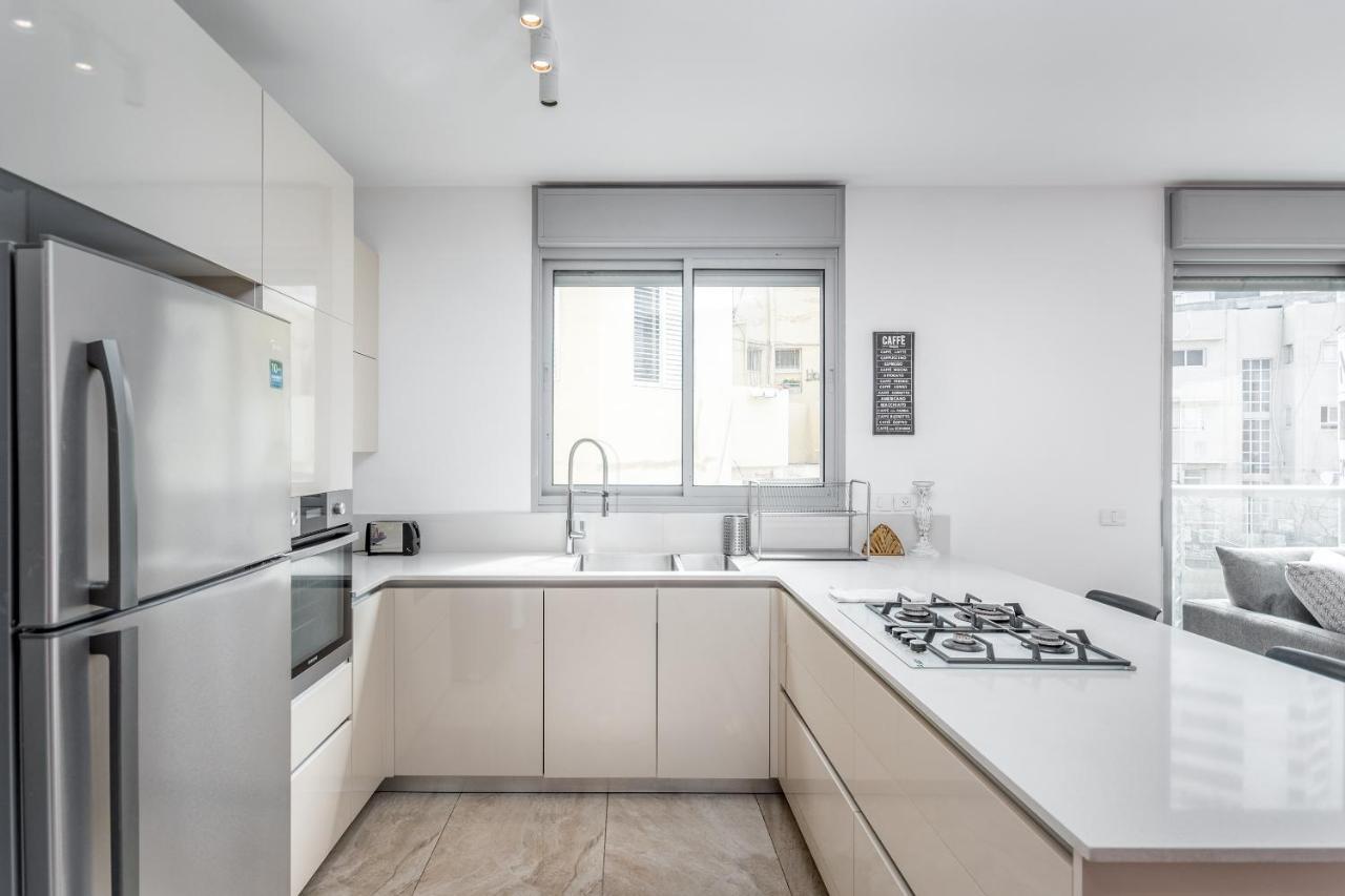 3 Bedrooms Apt Balcony & Parking Near Banana Beach Tel Aviv Exterior foto