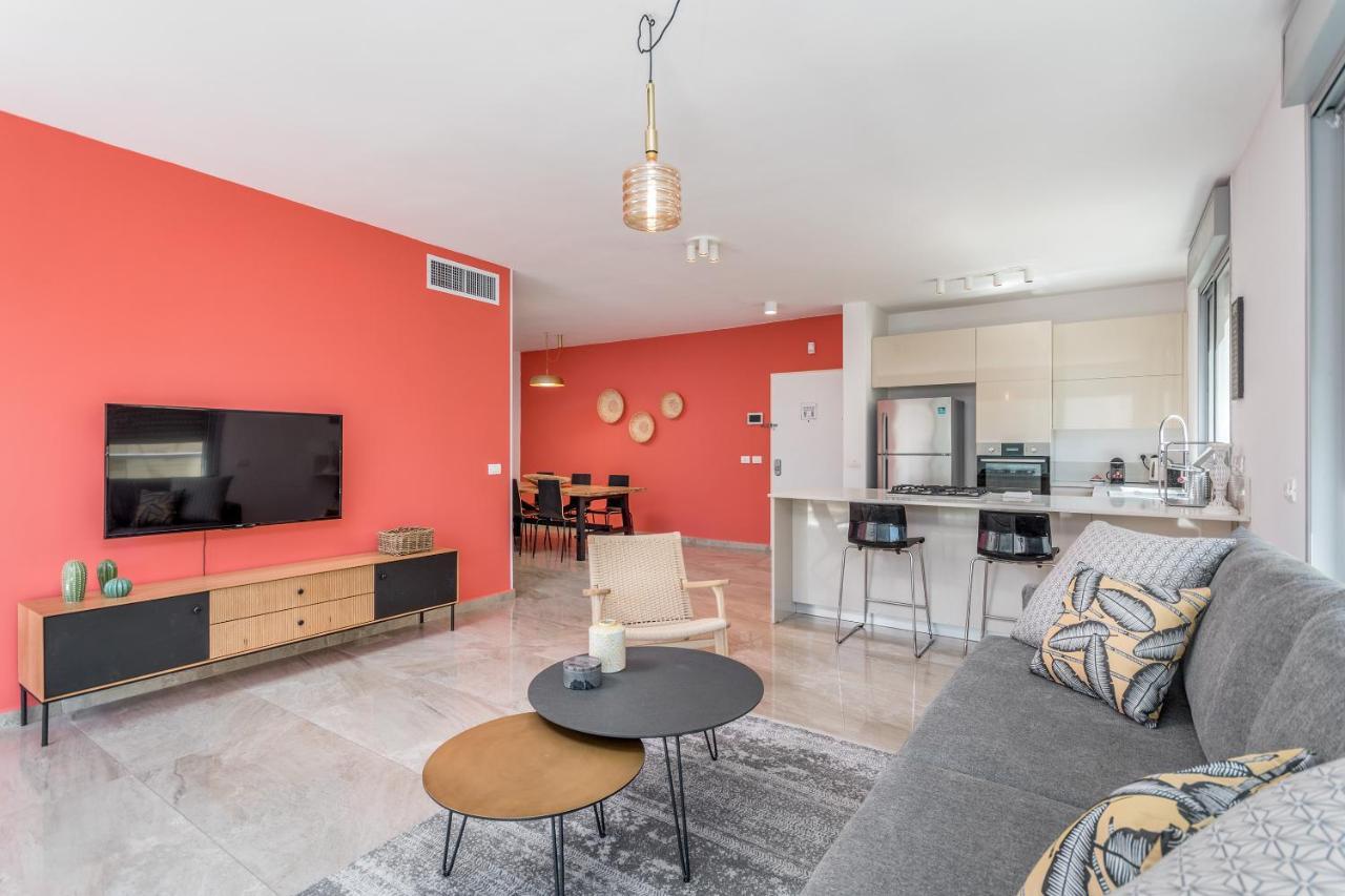 3 Bedrooms Apt Balcony & Parking Near Banana Beach Tel Aviv Exterior foto
