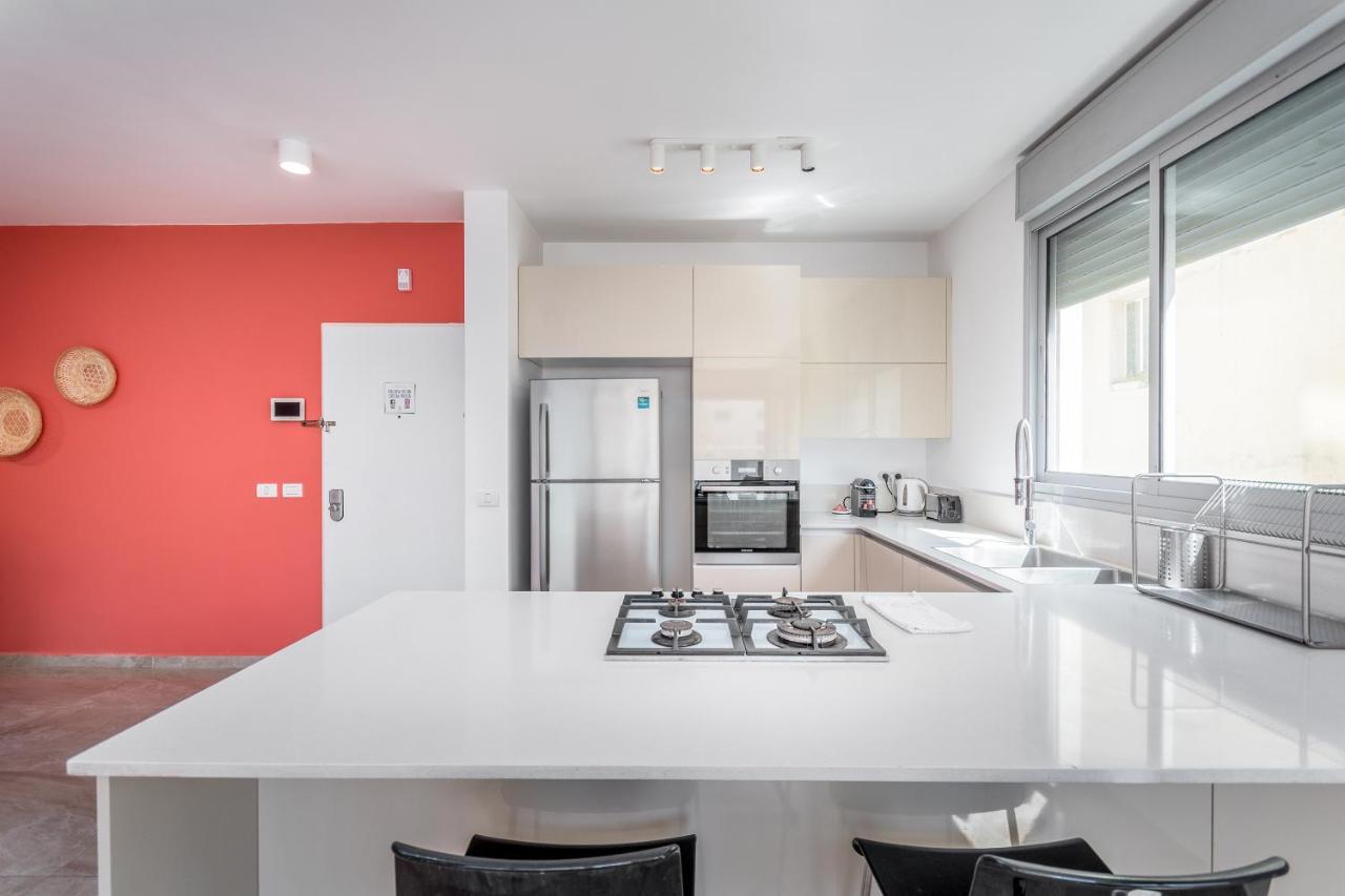 3 Bedrooms Apt Balcony & Parking Near Banana Beach Tel Aviv Exterior foto