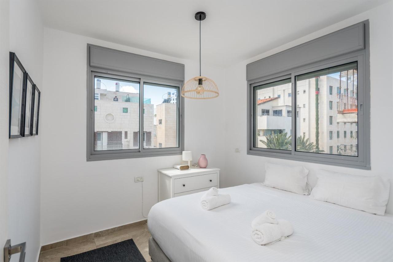 3 Bedrooms Apt Balcony & Parking Near Banana Beach Tel Aviv Exterior foto